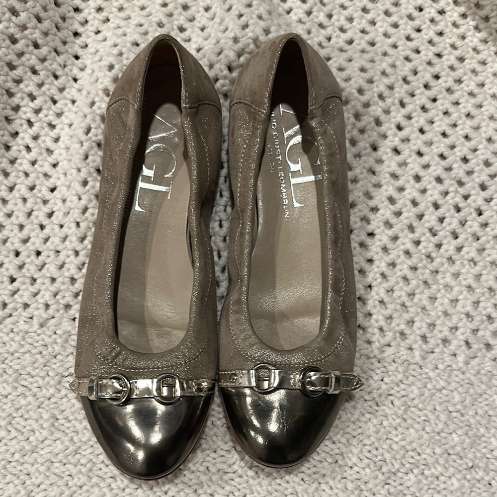 AGL Women's Taupe Leather Flats with Silver Accents size 38 Italy  USA 7/5